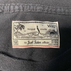 Men’s VANS black pocket T-shirt! SIZE MEDIUM!